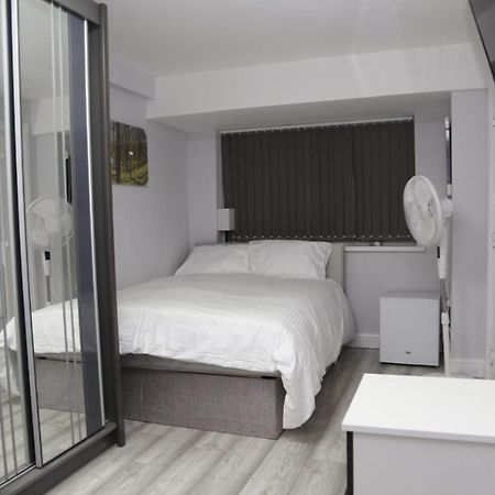A A Guest Rooms Nightingale Chalet London Exteriör bild