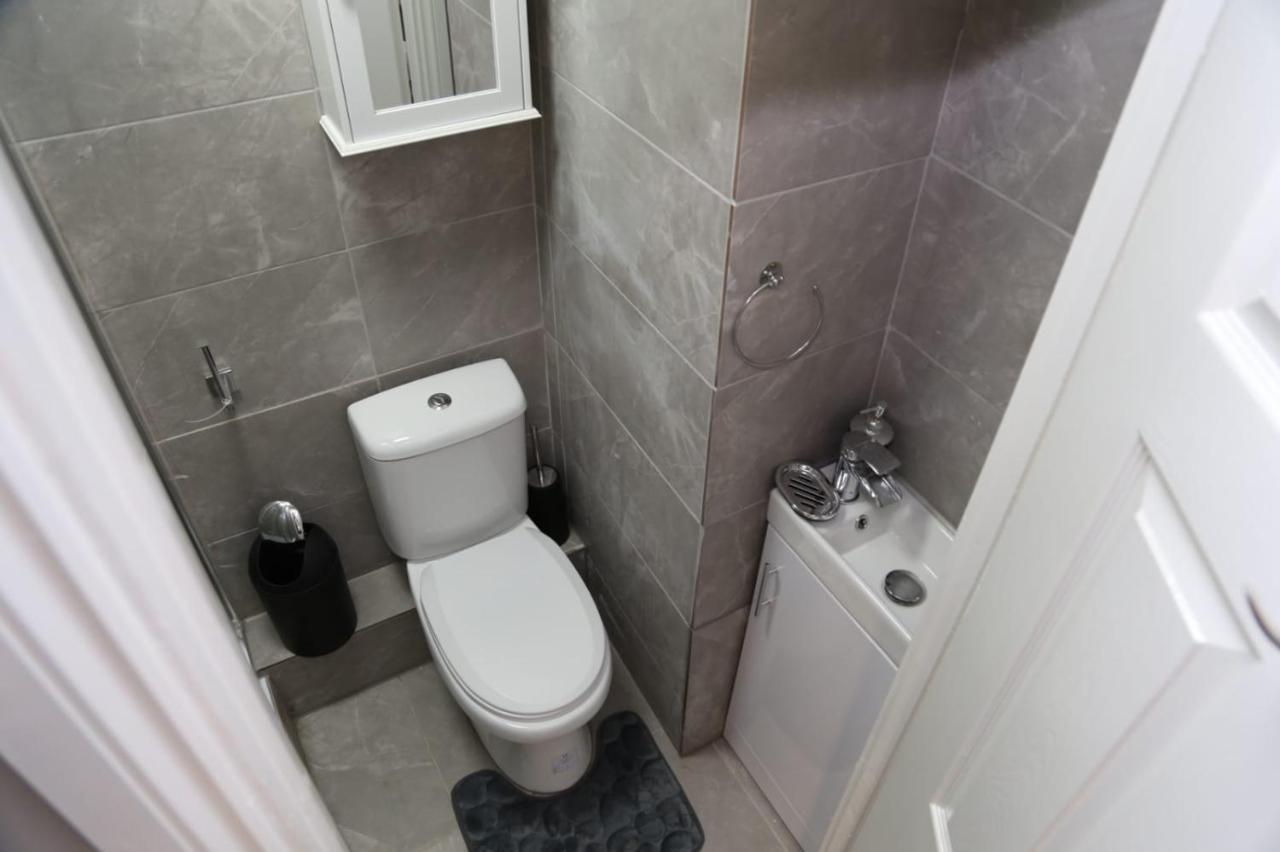 A A Guest Rooms Nightingale Chalet London Exteriör bild